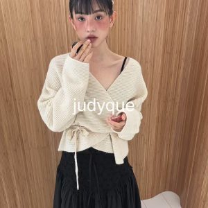 好美的慵懶感交錯側繫帶針織罩衫